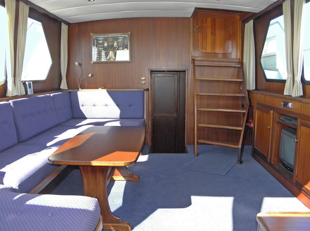 Saloon, Accommodation